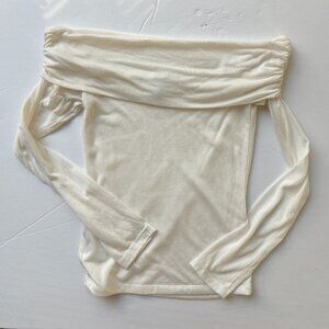 HM Cream Off the Shoulder tee